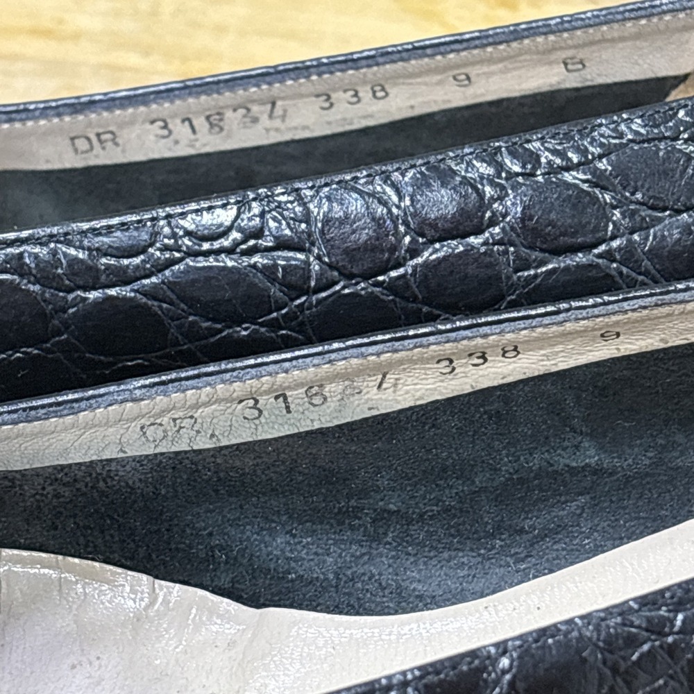 Vintage Salvatore Ferragamo Vara Black Croc Embossed Leather Pumps Sz 9B - Picture 7 of 9